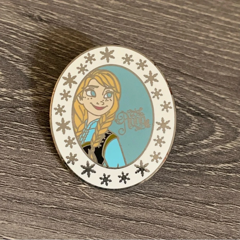 Frozen Oval Frame Anna Pin 2013 Disney Parks Trading Snowflakes